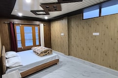 Sant Manas Bhushan Ashram - 200 Mtrs from Helipad