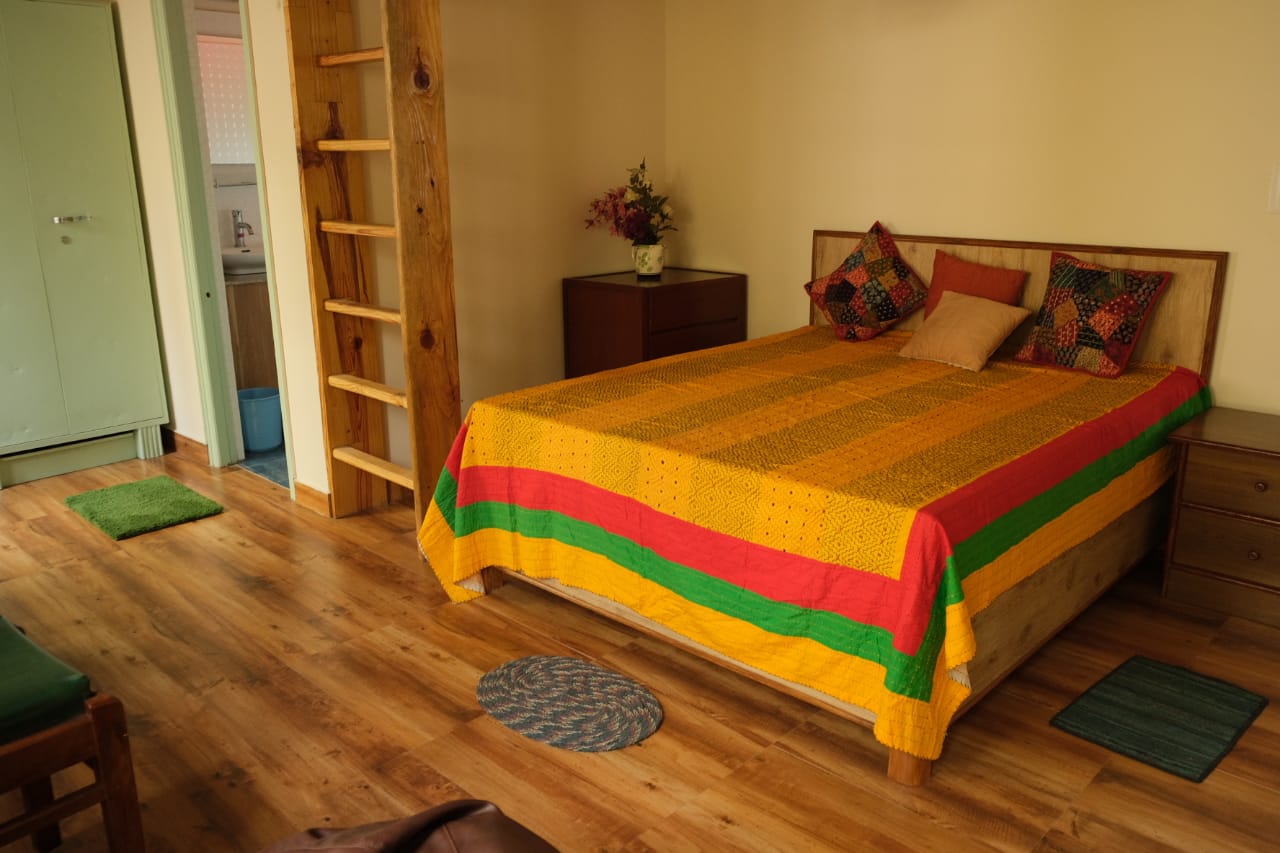 Himalayan lakeside guesthouse - Tap to explore photos