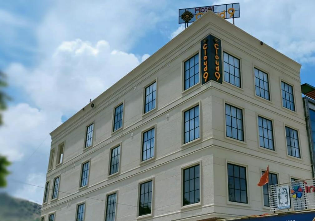 Hotel Cloud 9 - Tap to explore photos