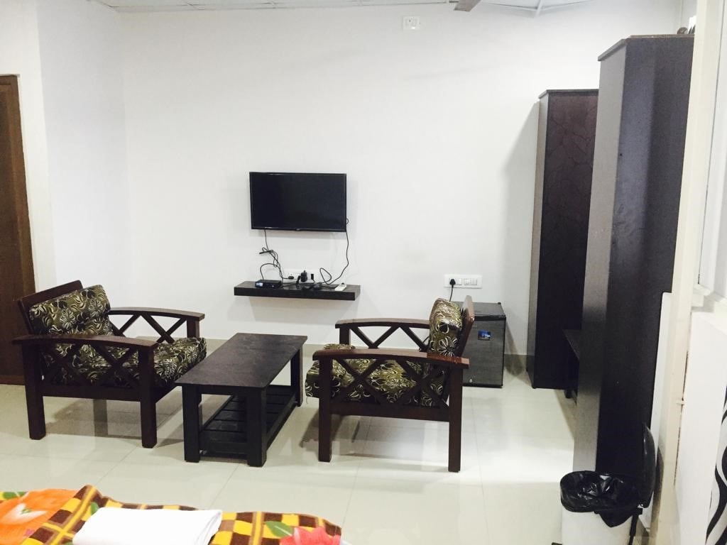 Anns Avenue Plaza | Rooms in an Apartment - Tap to explore photos