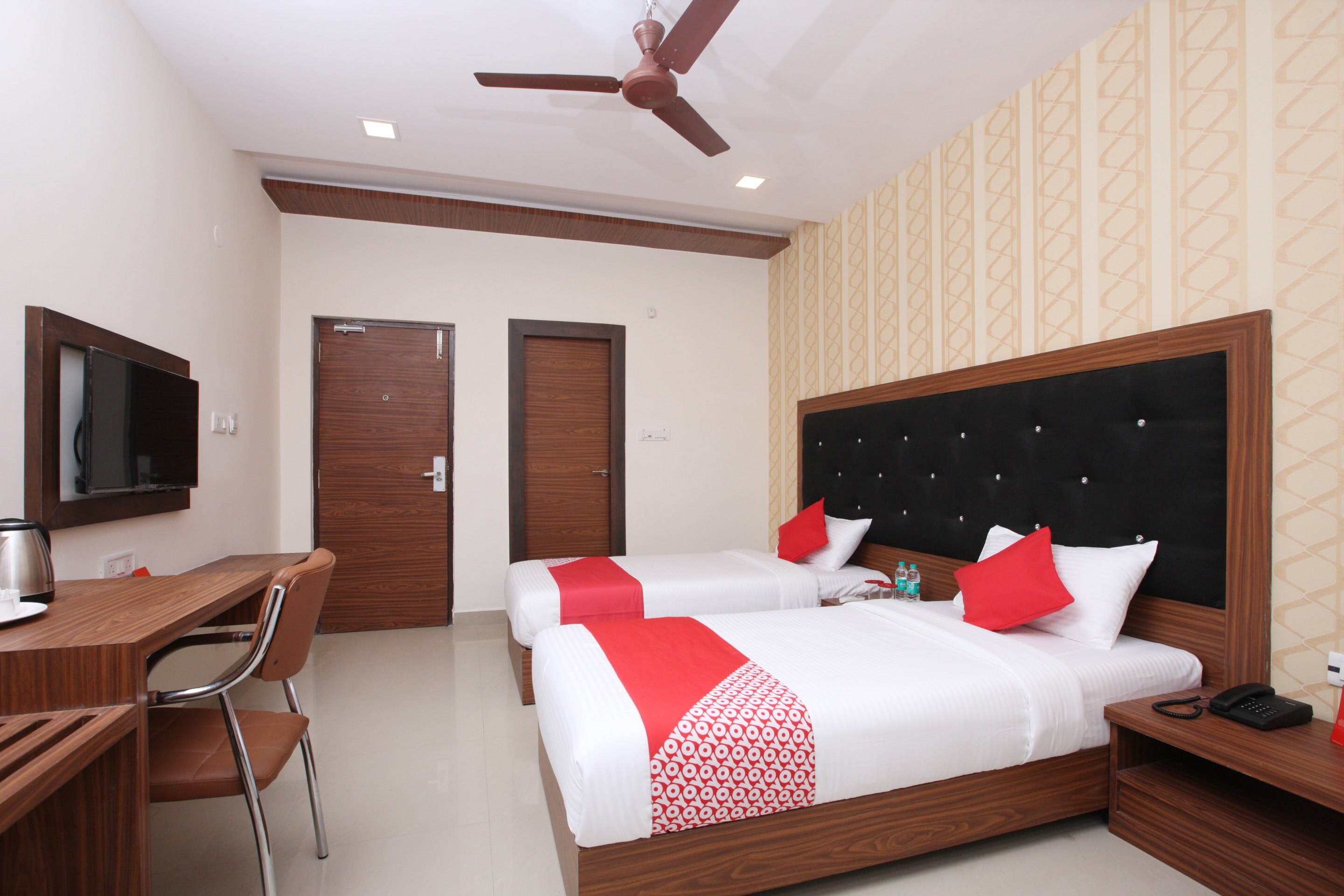 Hotel O ADMIRE SUITE near Sathyabama University - Tap to explore photos