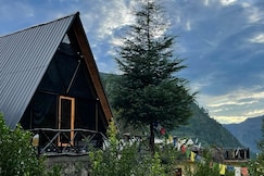 Himalayan Manor A-Frame House, Sainj