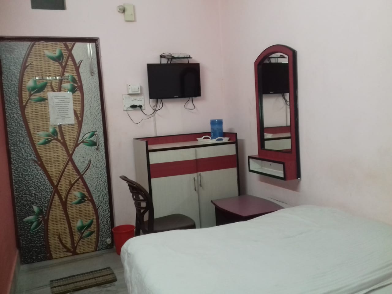 Karunamoyee Guest House - Tap to explore photos