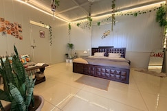 Glowhaus private Rooftop Oasis, Jaipur