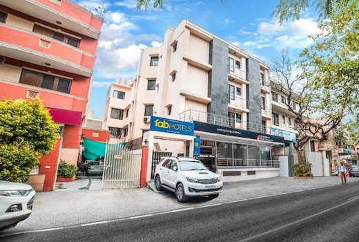 FabHotel Anutham Saket