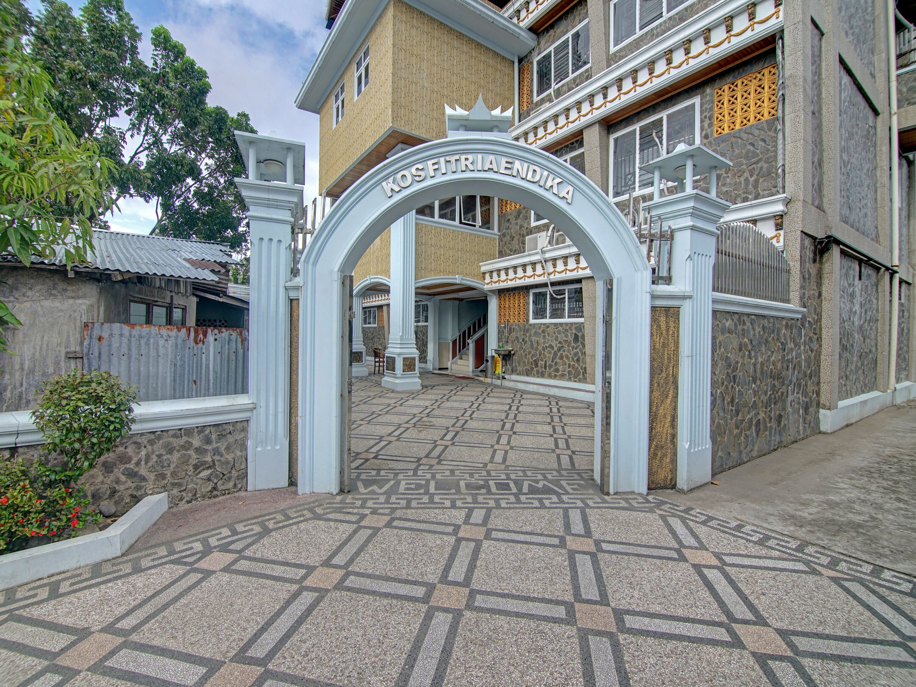 Dancenter Padang City Center Near Gunung Padang Formerly Hotel Fitriaendika - Tap to explore photos