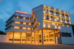 FabHotel Royal Manor - Hospital Chowk, Rajkot