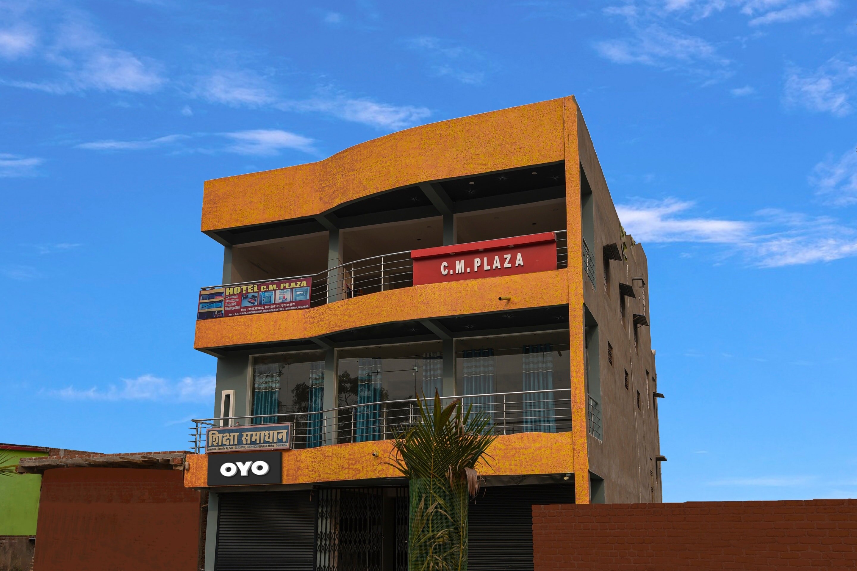 Hotel O CM PLAZA - Tap to explore photos