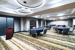 Holiday Inn Hotel & Suites TULSA SOUTH, Tulsa
