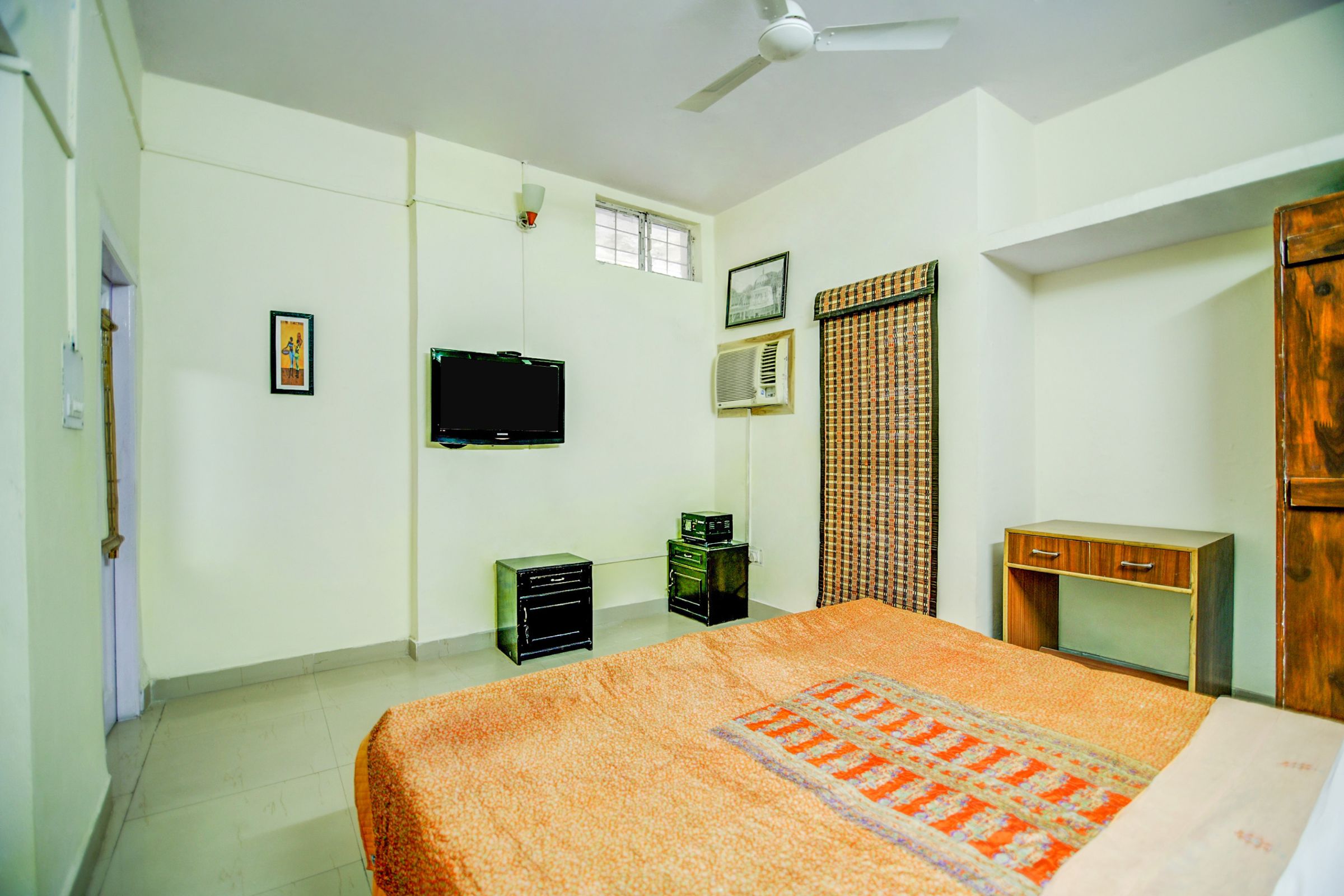 One Eleven Homestay - Tap to explore photos
