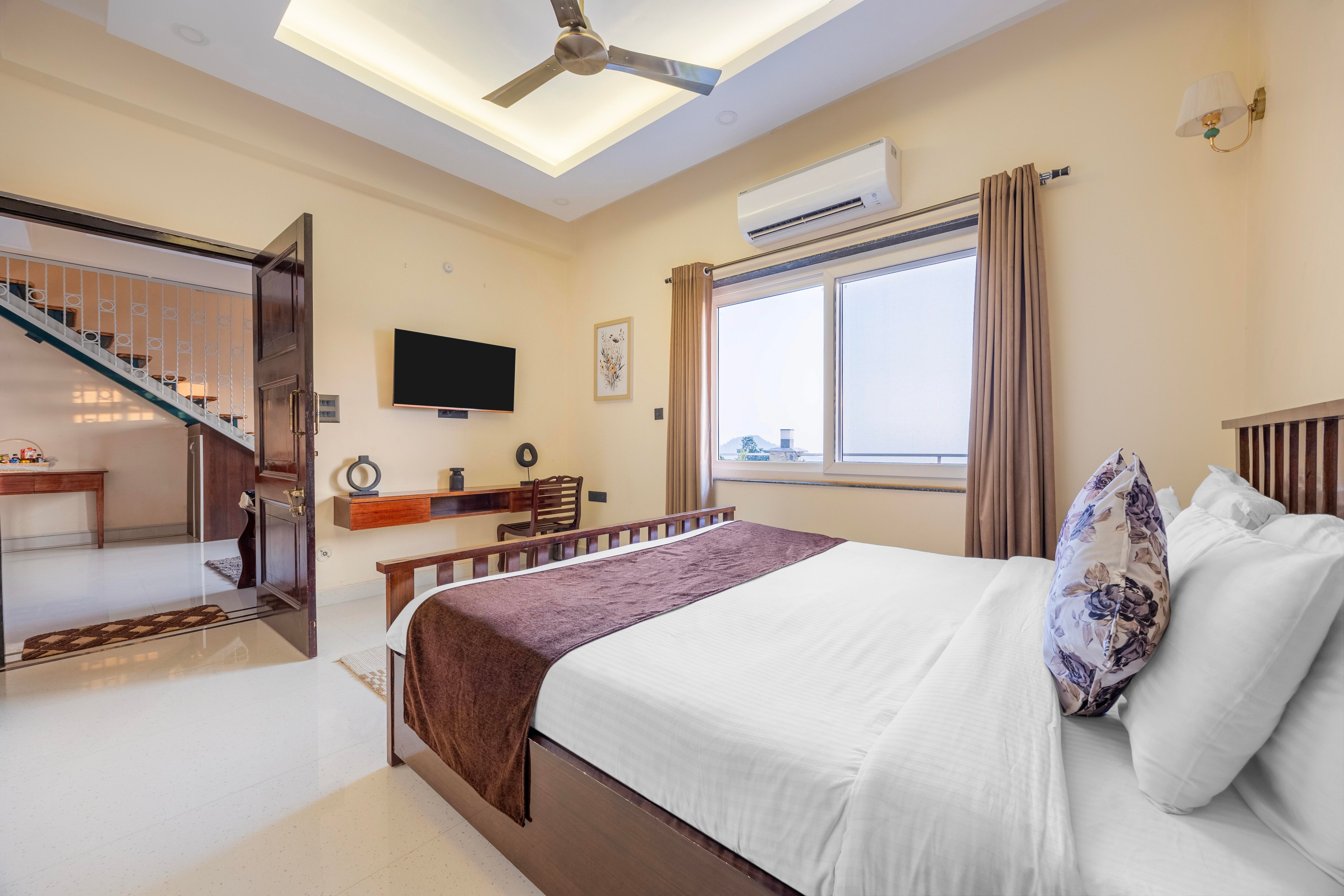 2 BHK Pet-Friendly Gateway Surrounded by Nature - Tap to explore photos