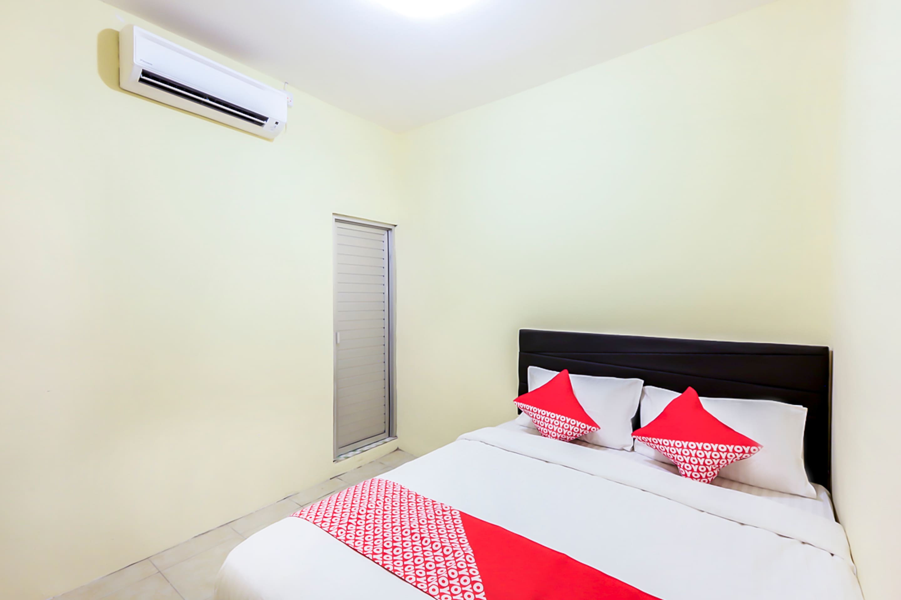 OYO 779 Mn One Residence - Tap to explore photos
