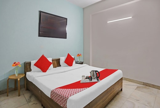 Hotel O Premium Stay Near Dlf Avenue Saket