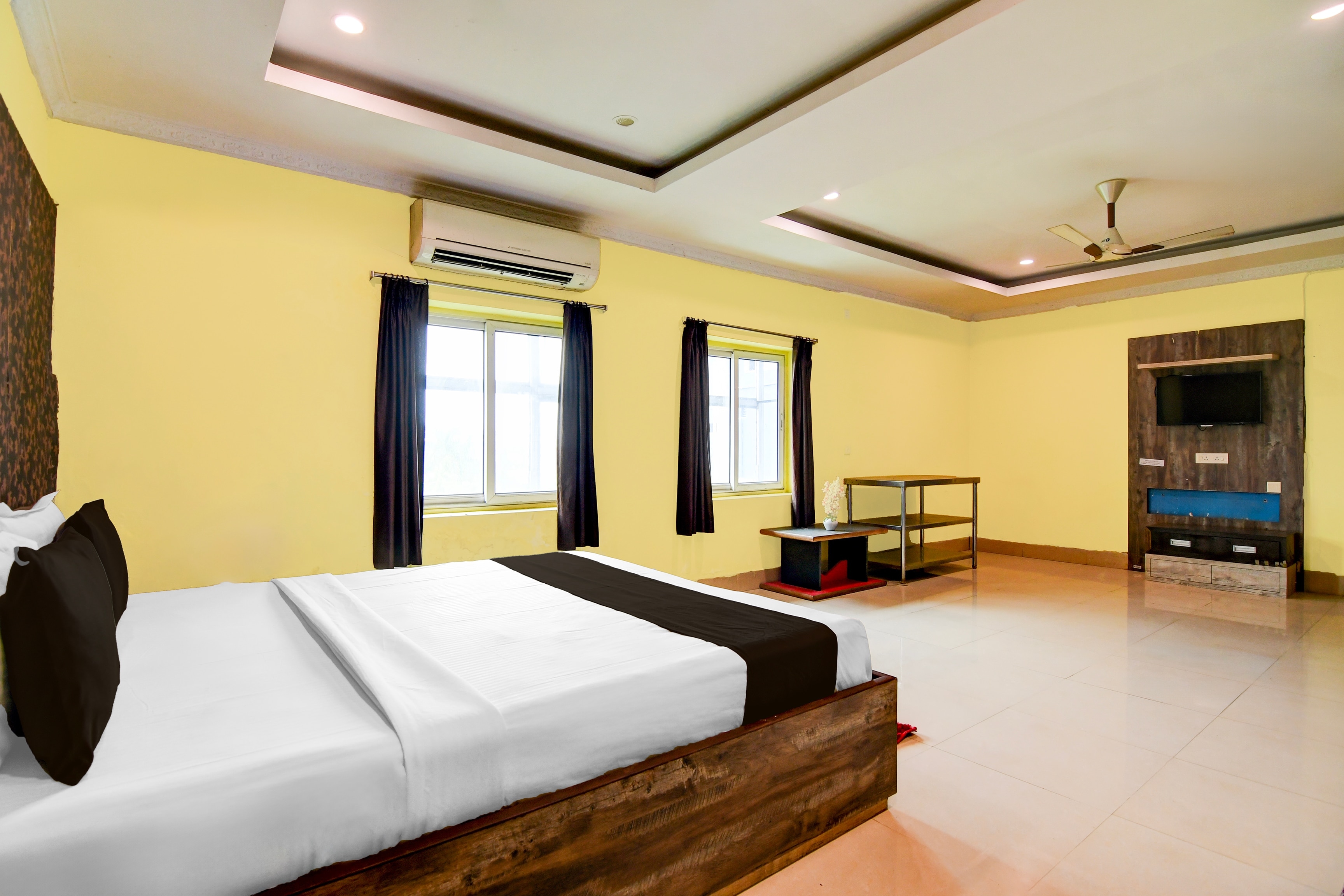 Collection O Tamando Jagannath Temple Formerly Hotel Blue Royal - Tap to explore photos