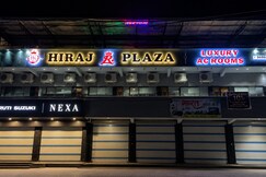 Hiraj R. Hotel, Barwani