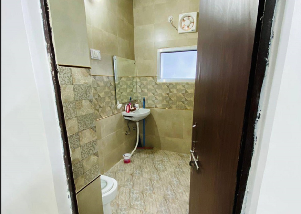 Perfect Retreat in Gomti Nagar - Tap to explore photos