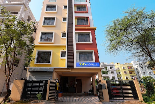 FabHotel Amar Raj Inn - Nr. Newtown Bus Stand