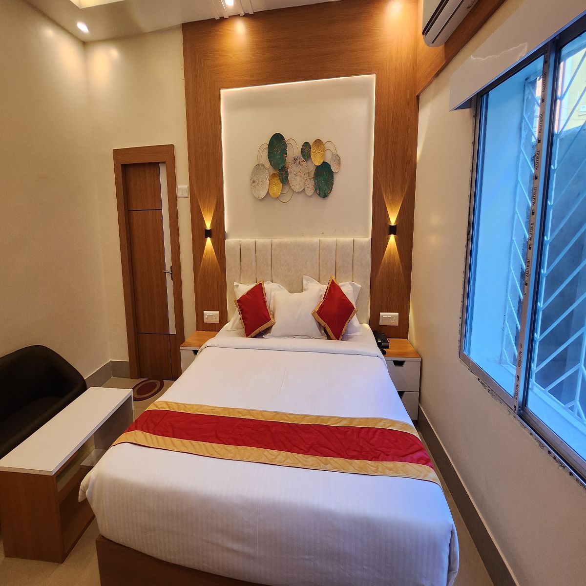 Hotel Priyadarsini - Tap to explore photos