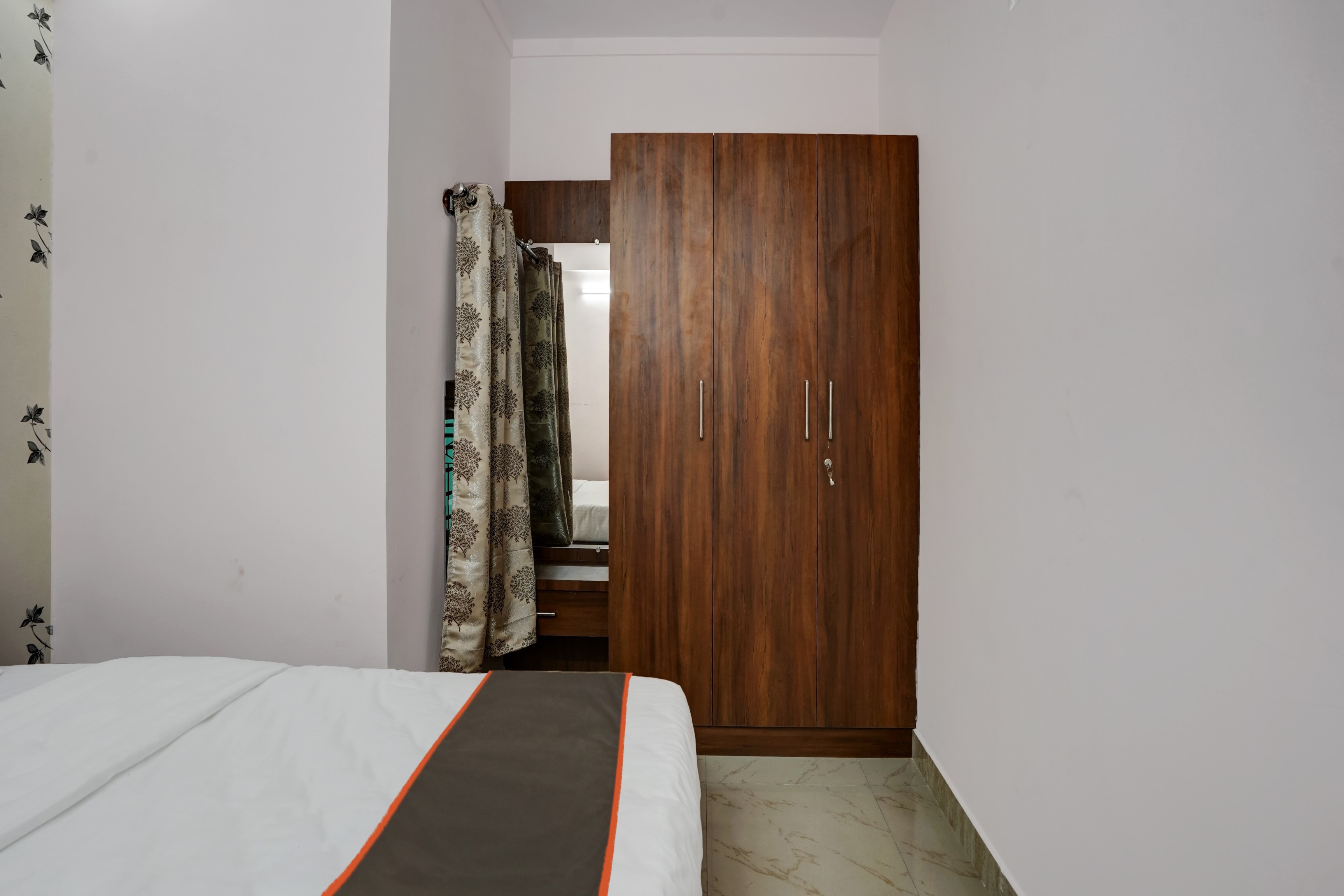 Hotel O URBAN STAY - Tap to explore photos