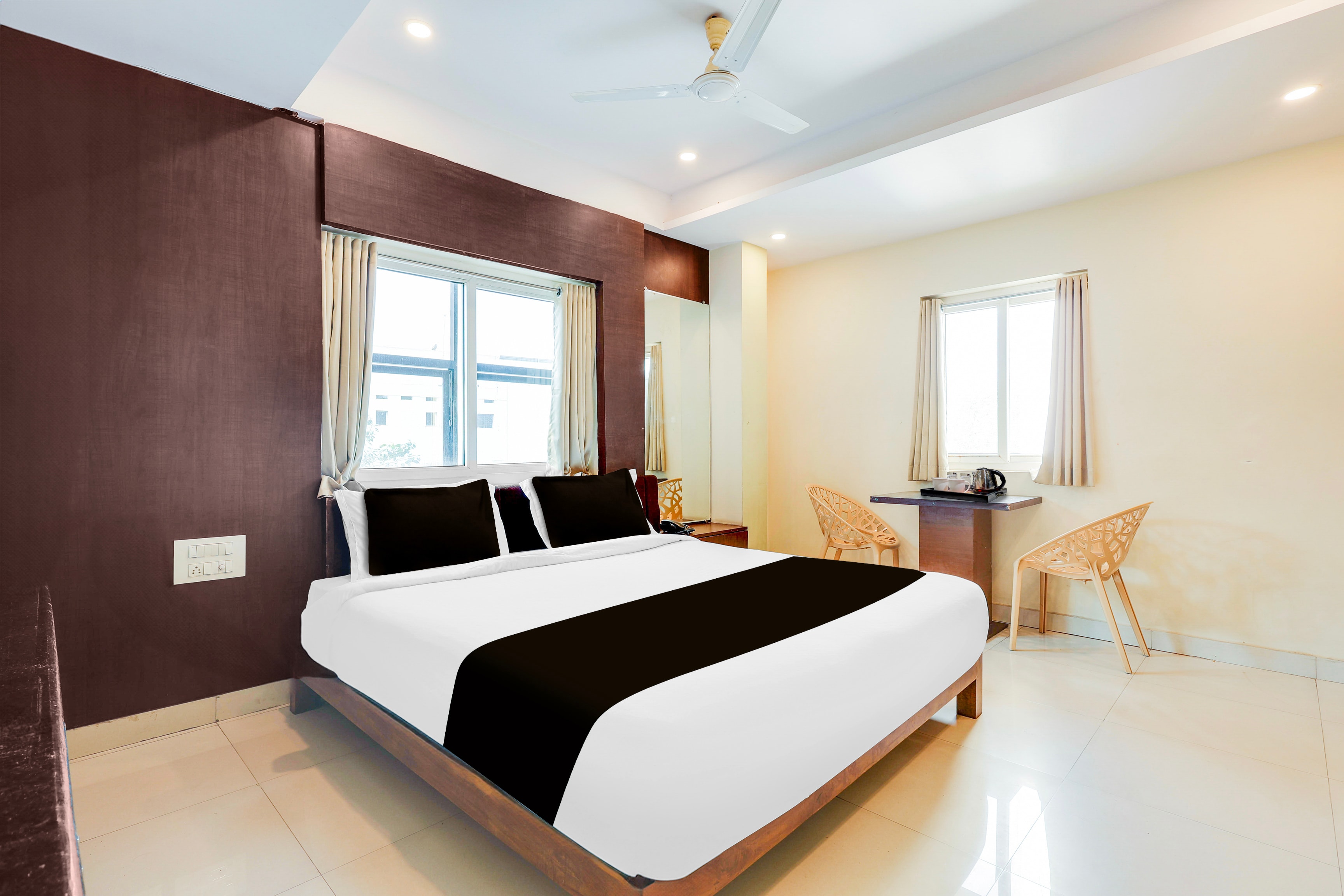 Super Townhouse Dwarka Nagar Near Ramatalkies - Tap to explore photos