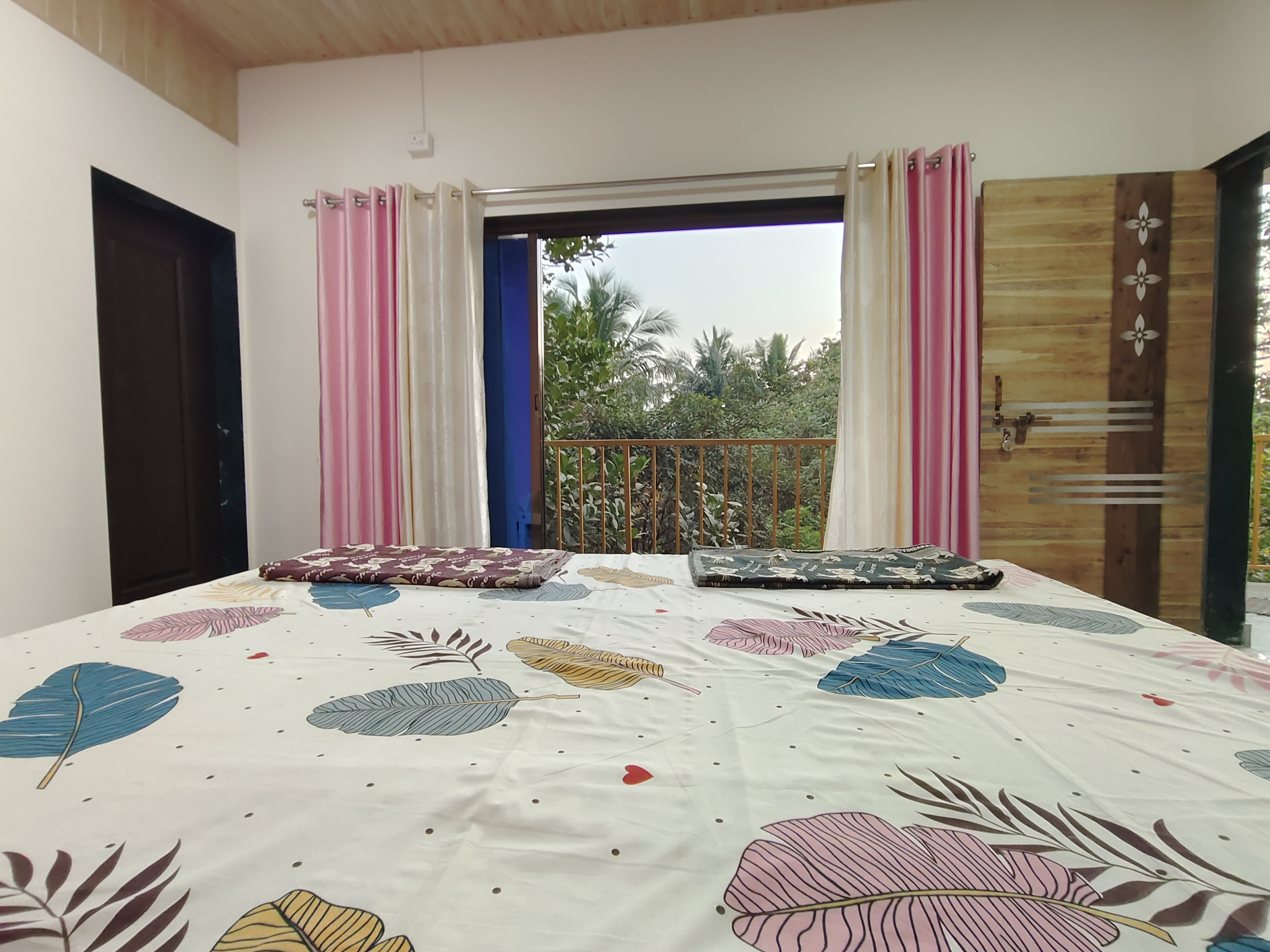 AC Deluxe Double Room with Balcony 5 1