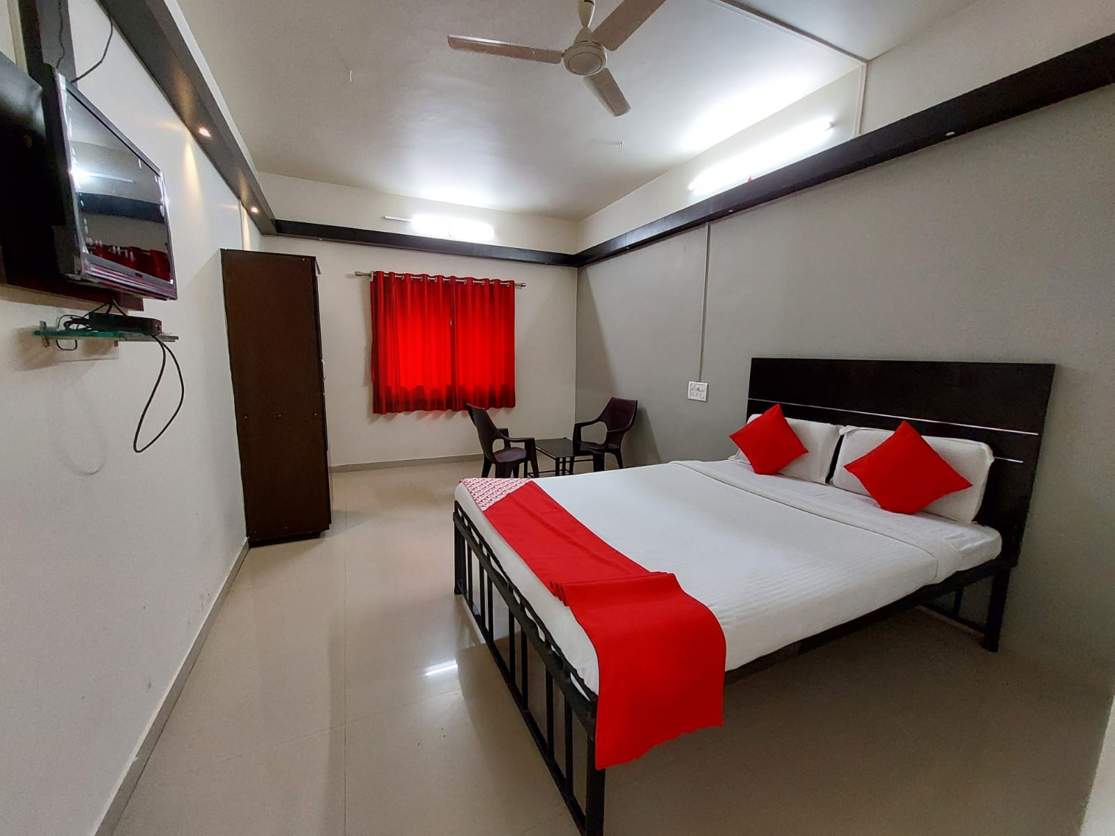 Deluxe Room AC 1