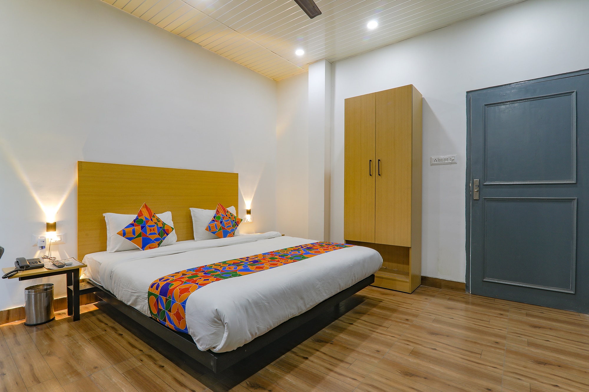 FabHotel Super 3 Premium II - Tap to explore photos