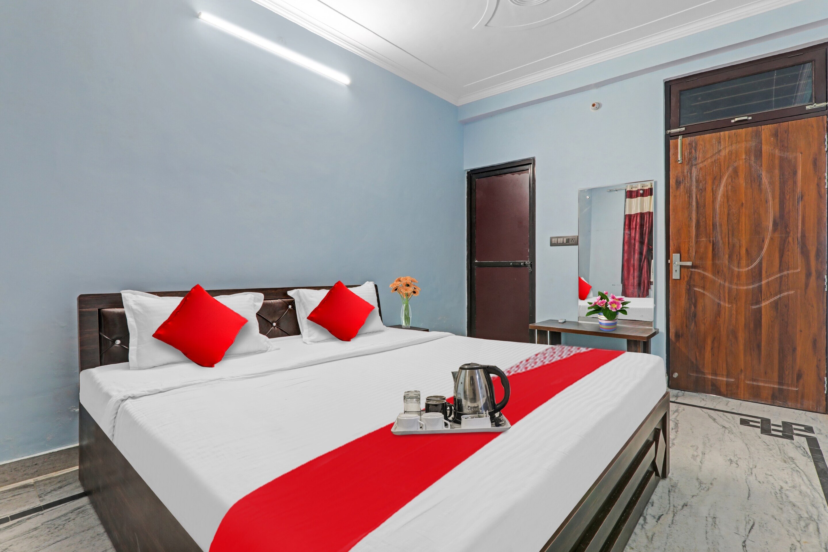 Hotel O Red Building Guest House - Tap to explore photos