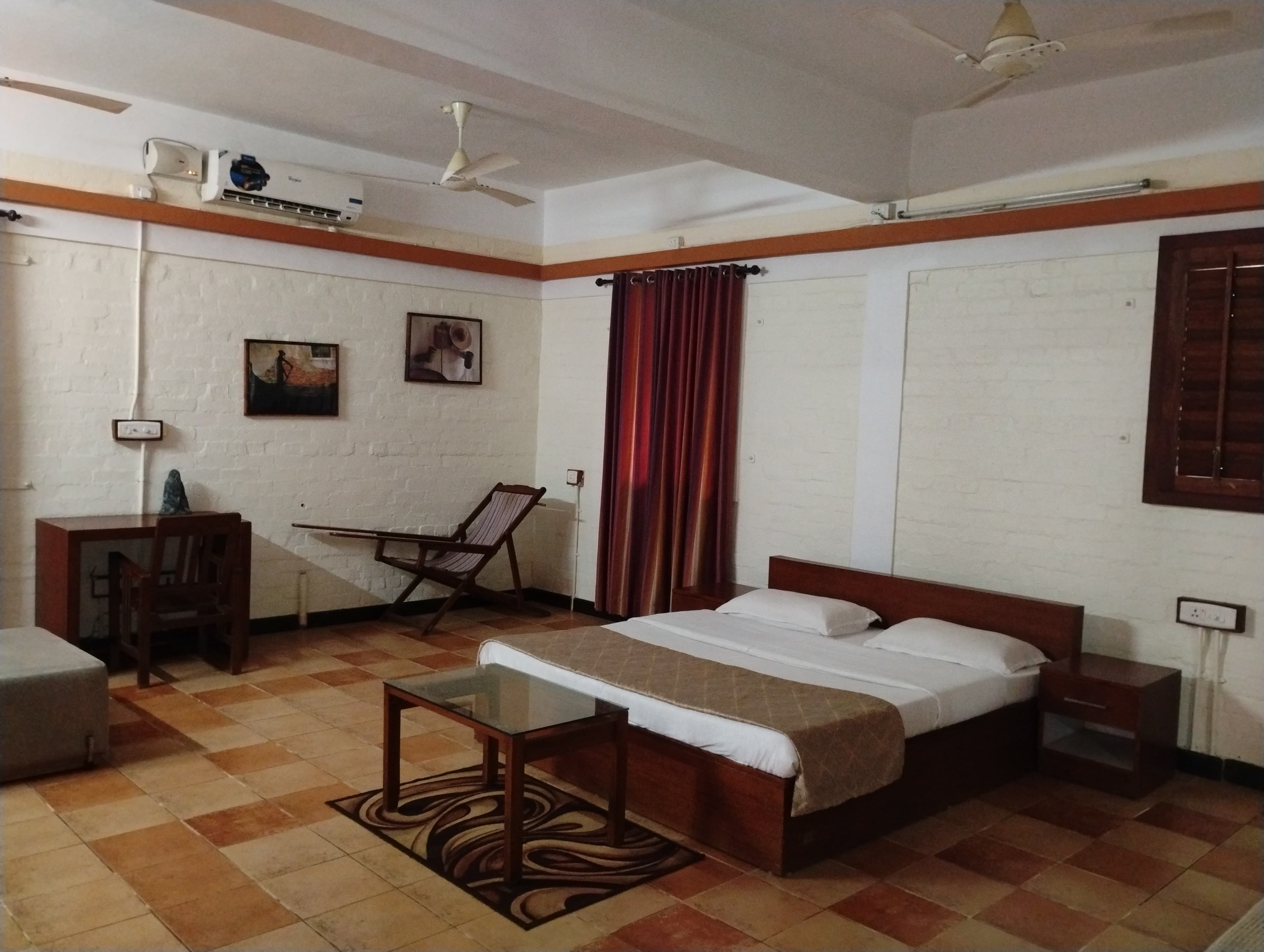 De charlie's Pamba Reminiscence - Tap to explore photos