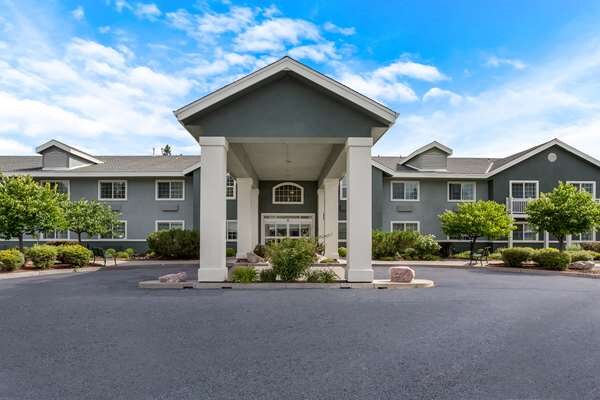Best Western Rose Quartz Inn - Tap to explore photos