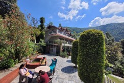 PARIJAT RETREAT  (30 KM FROM RANIKHET TOWARDS JIM CORBET), Dwarahat