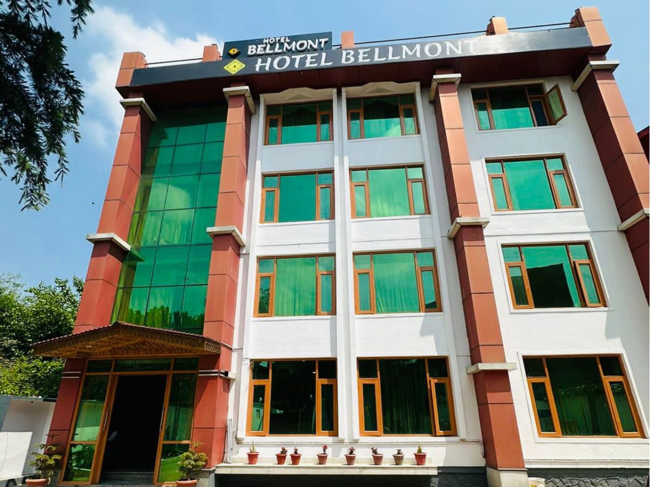 Bellmont Hotel Srinagar - Tap to explore photos
