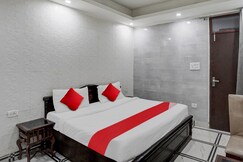 Hotel O Stay Happy, Noida