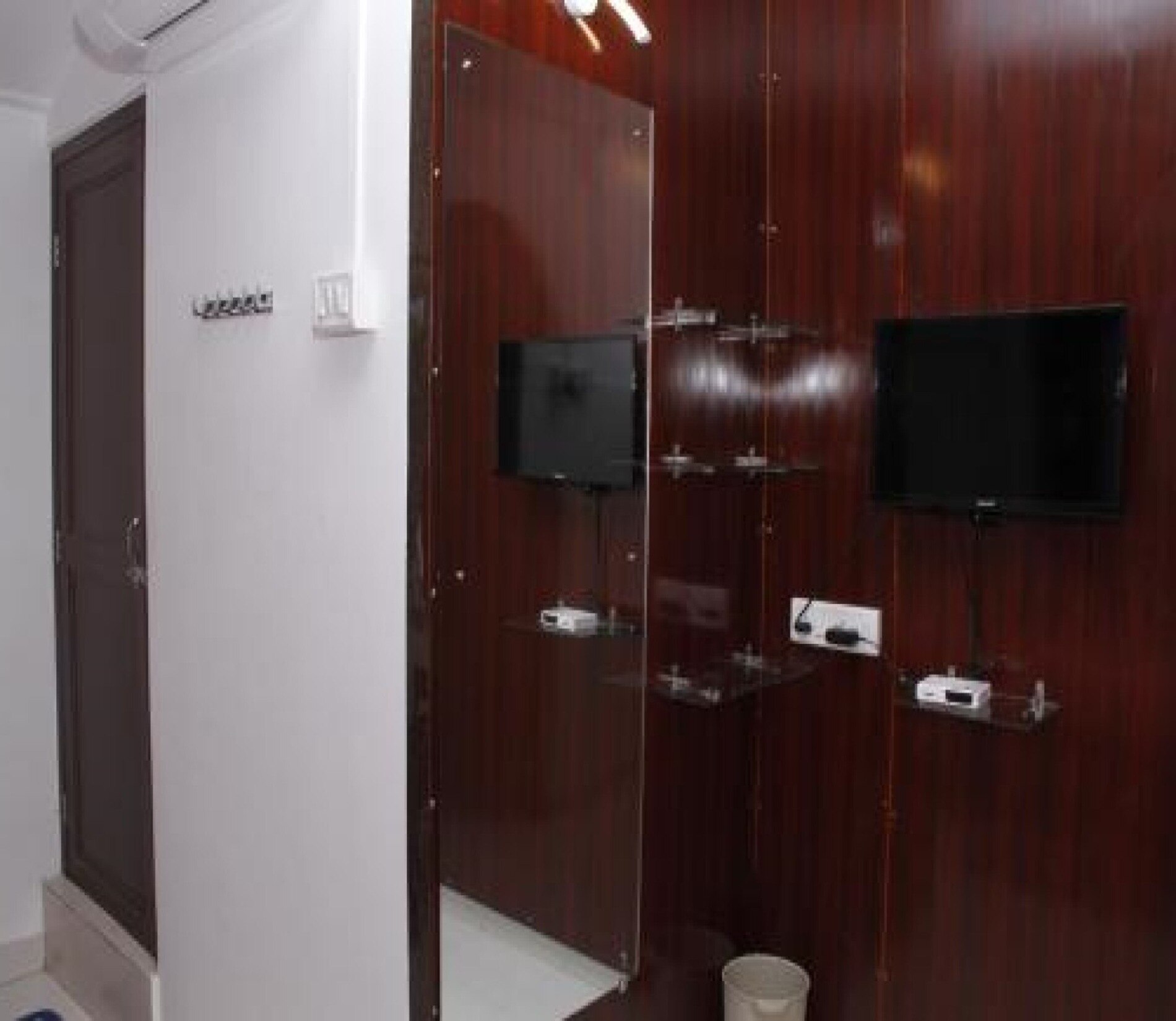VIP TOWER GUEST HOUSE - Tap to explore photos