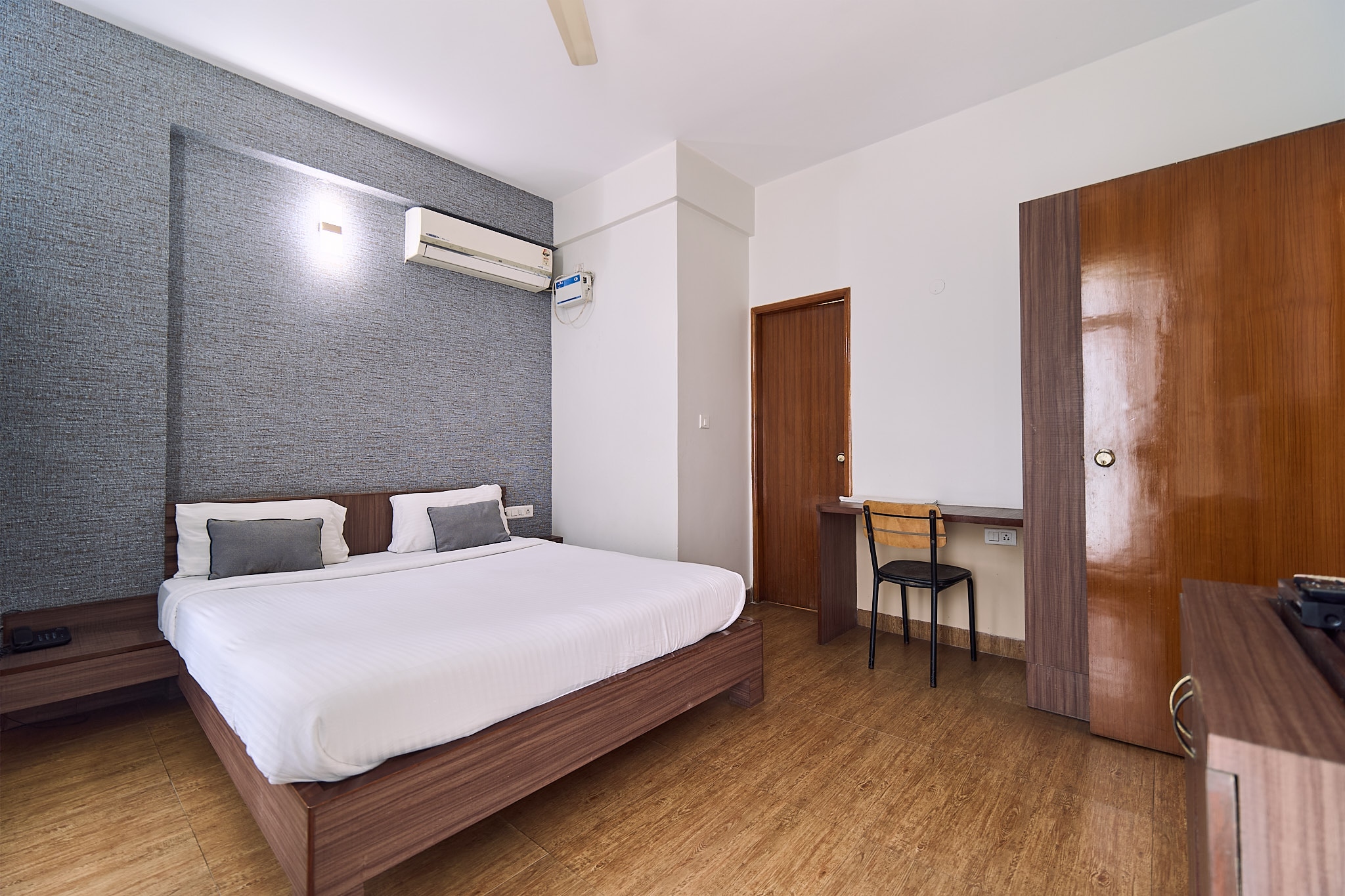 Arama Suites - Tap to explore photos