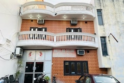 MD Deluxe Hotel , Meerut