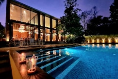 ELIVAAS The Glass Villa - Ultra Luxe 4 BHK with Infinity pool, Goa