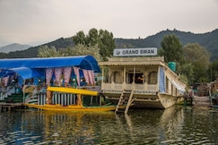 Grand Swan, Srinagar