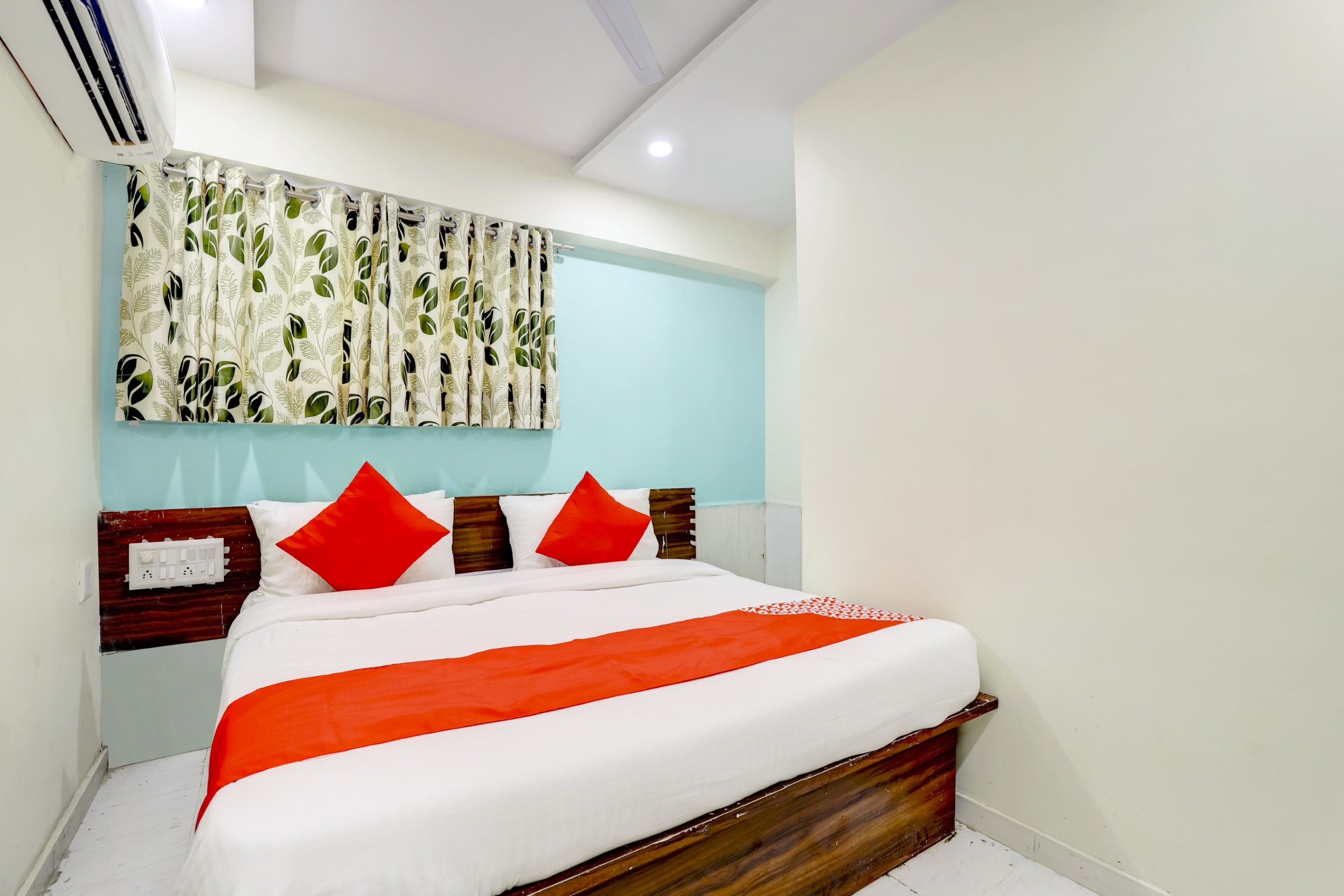 Hotel O Savera - Tap to explore photos
