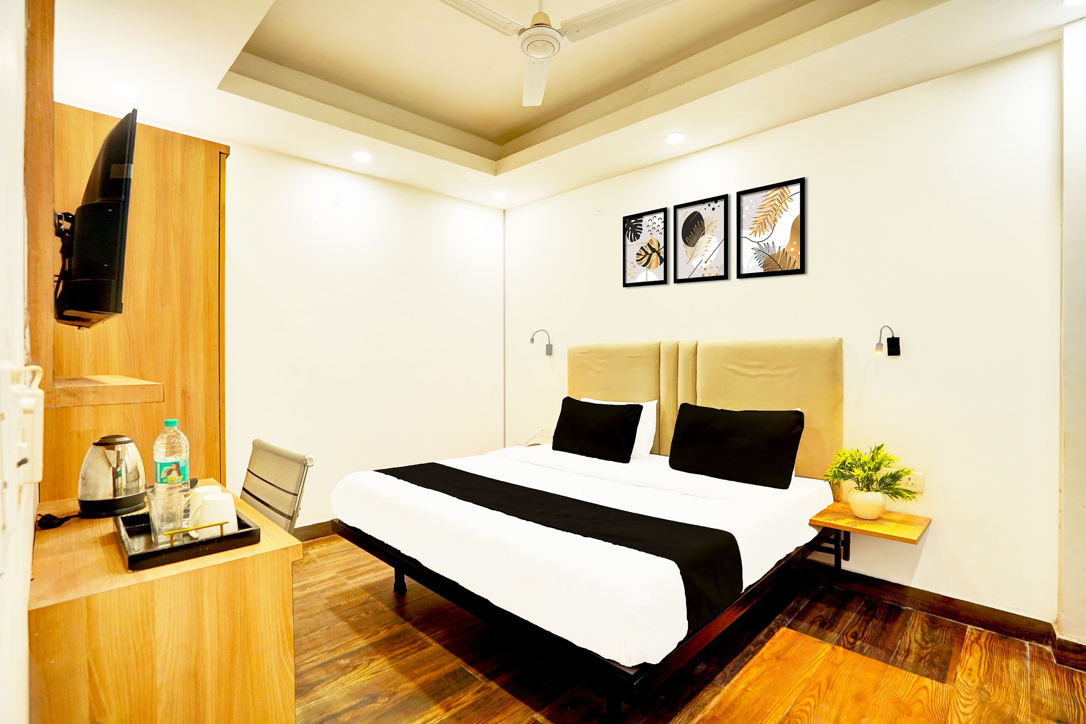 Super Townhouse Sector 104 Noida - Tap to explore photos
