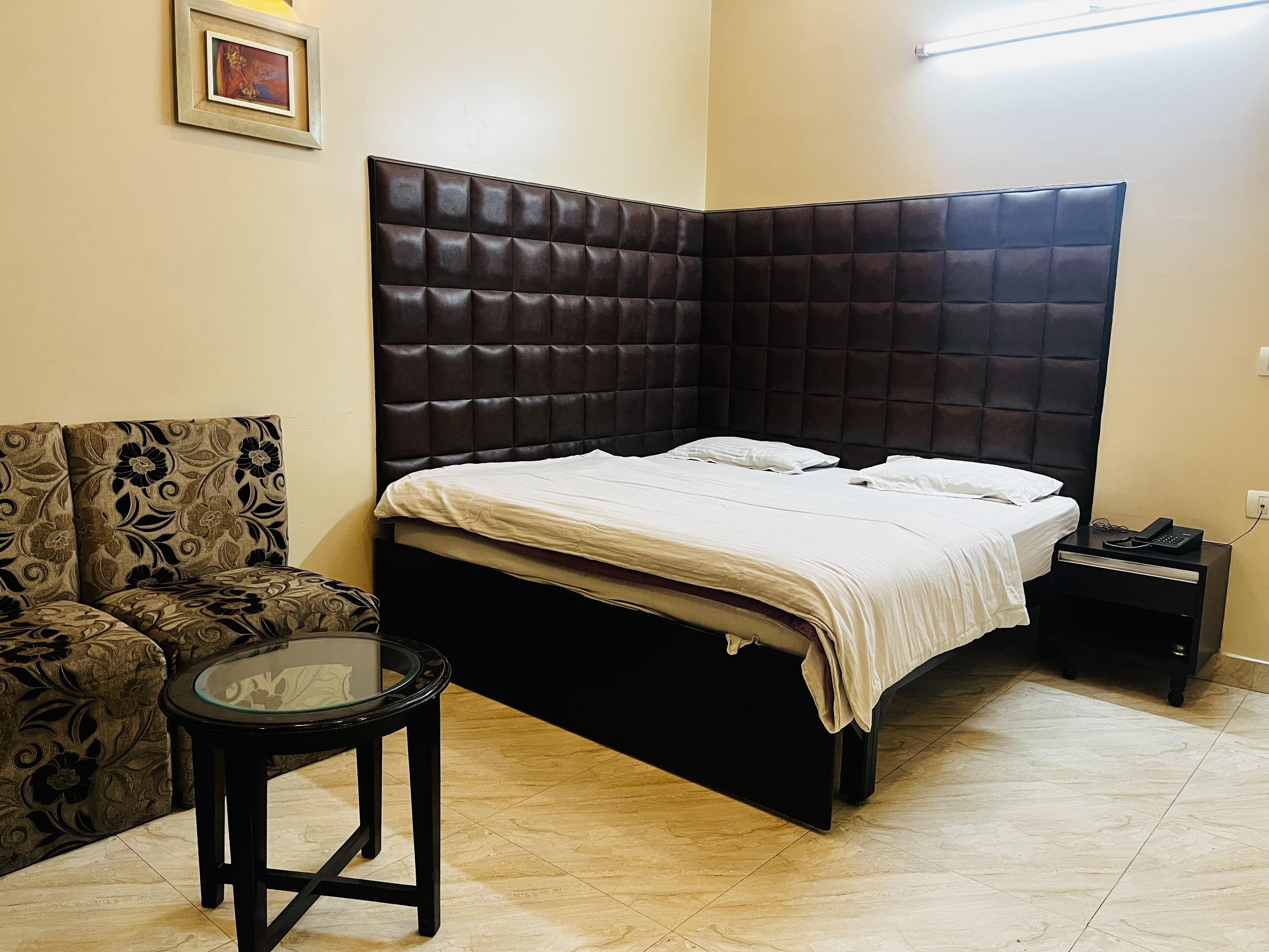 Hotel Samrat Inn - Tap to explore photos