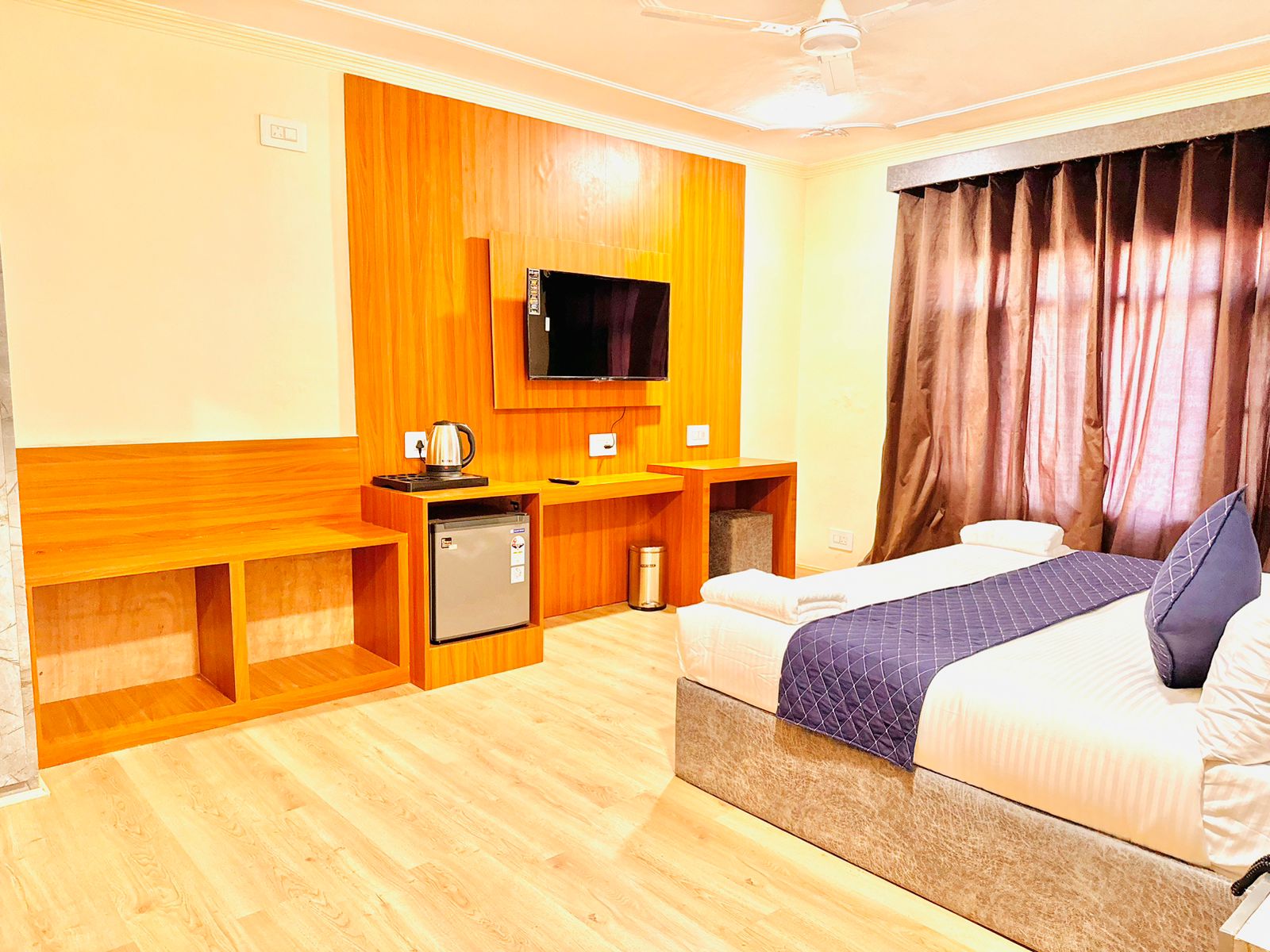 Jehlum Heights Inn - Tap to explore photos