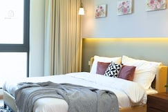 The Vogue by Quirk Stays   Aravalli view   Netflix, Gurgaon