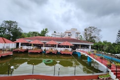 Pinnk Lake Resort, Khanvel