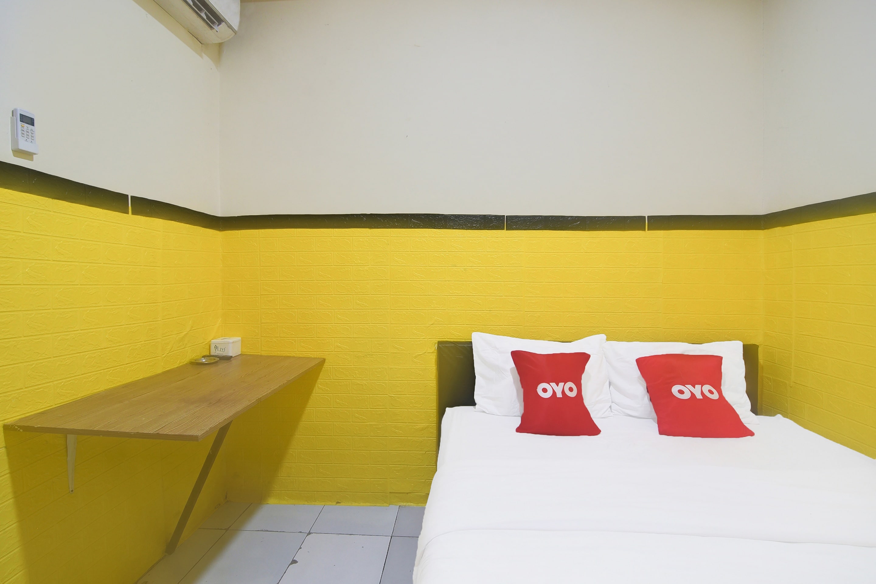 Hotel O Superstar Kost Dan Homestay - Tap to explore photos