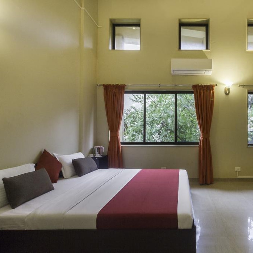 Center 1 Suites 3
