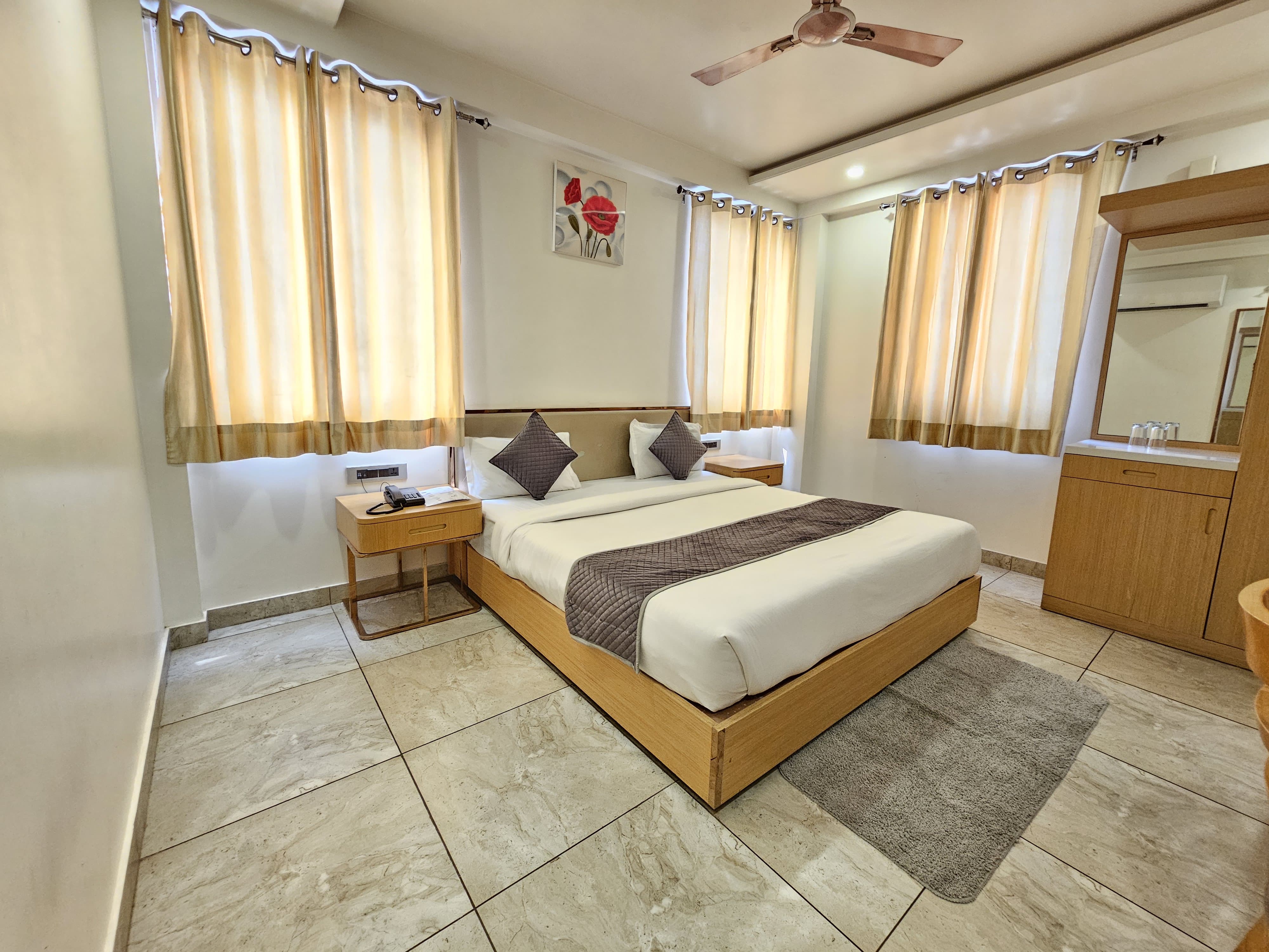 Hotel Polovictory INN- Private Parking Inside Hotel - Tap to explore photos