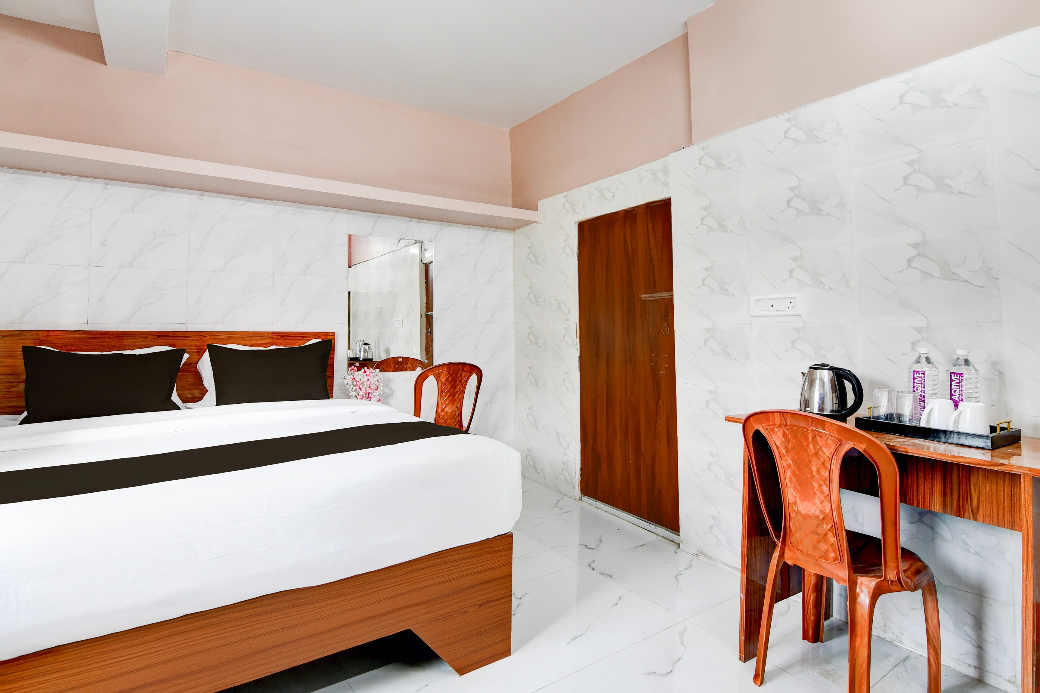 Super Hotel O Nicco Park Kolkata - Tap to explore photos