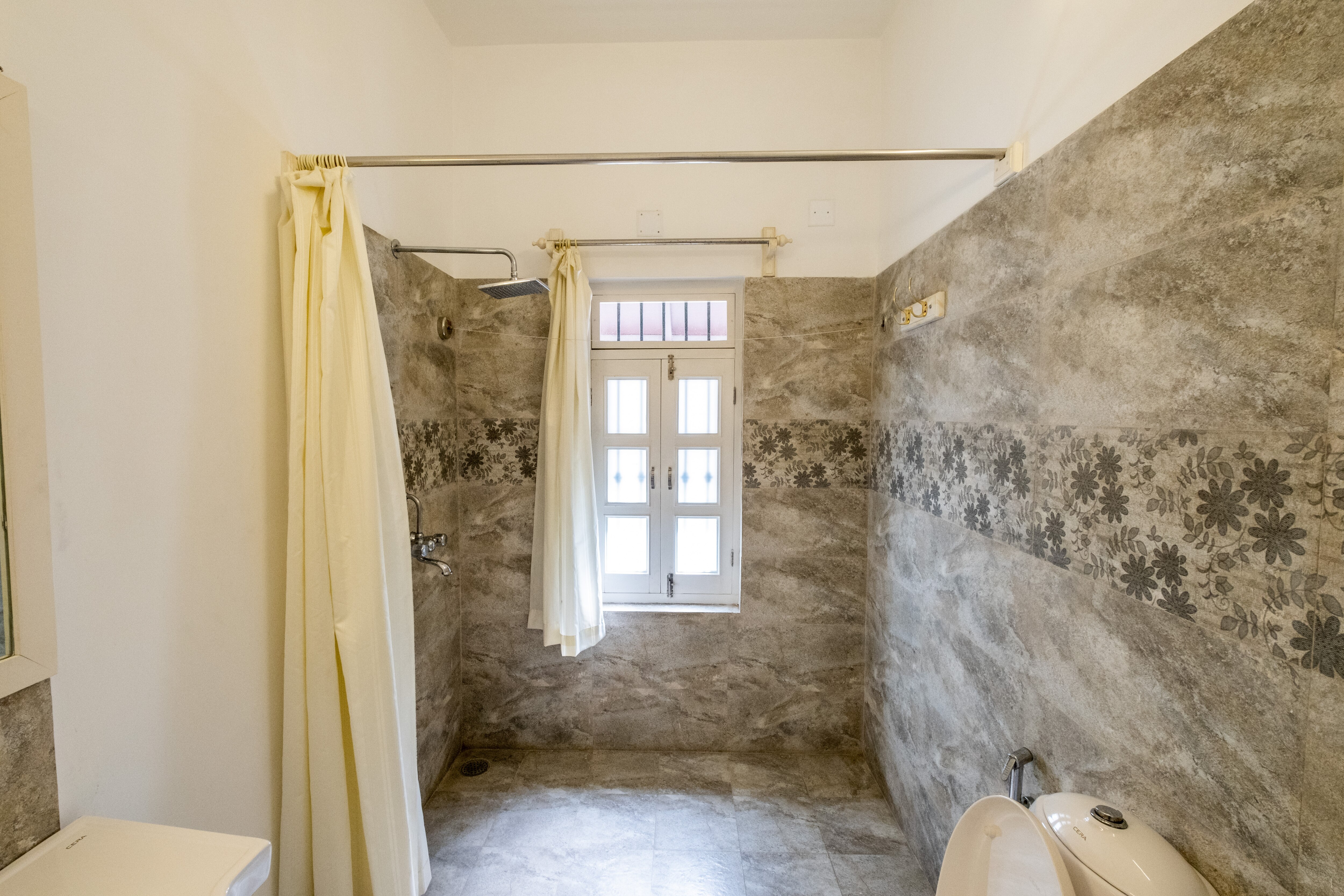 Payas |1br with a swimming pool close to the lake - Tap to explore photos