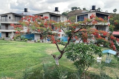 9 Bedrooms Luxury Pool Villa with scenic views, Igatpuri